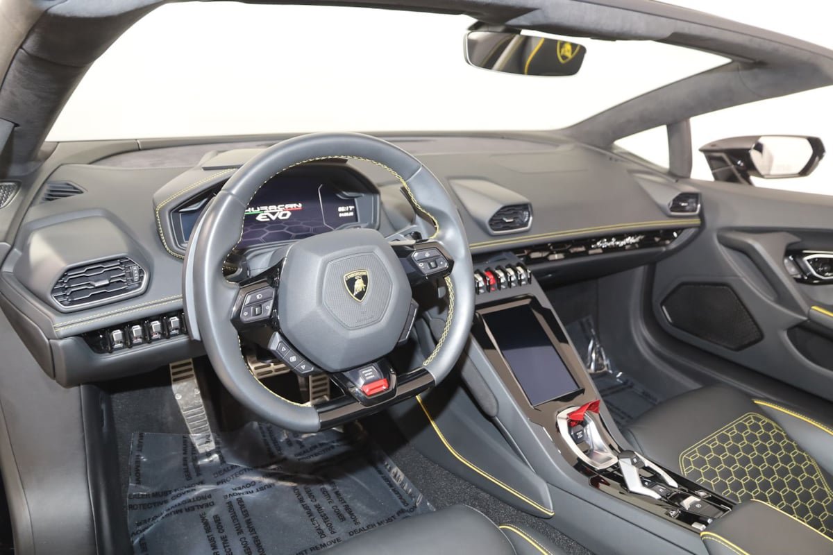 Used 2023 Lamborghini Huracan EVO RWD image 44