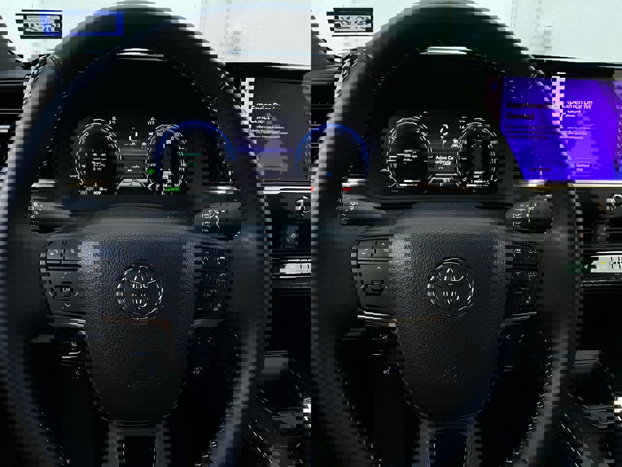 Used 2025 Toyota Crown XLE image 31