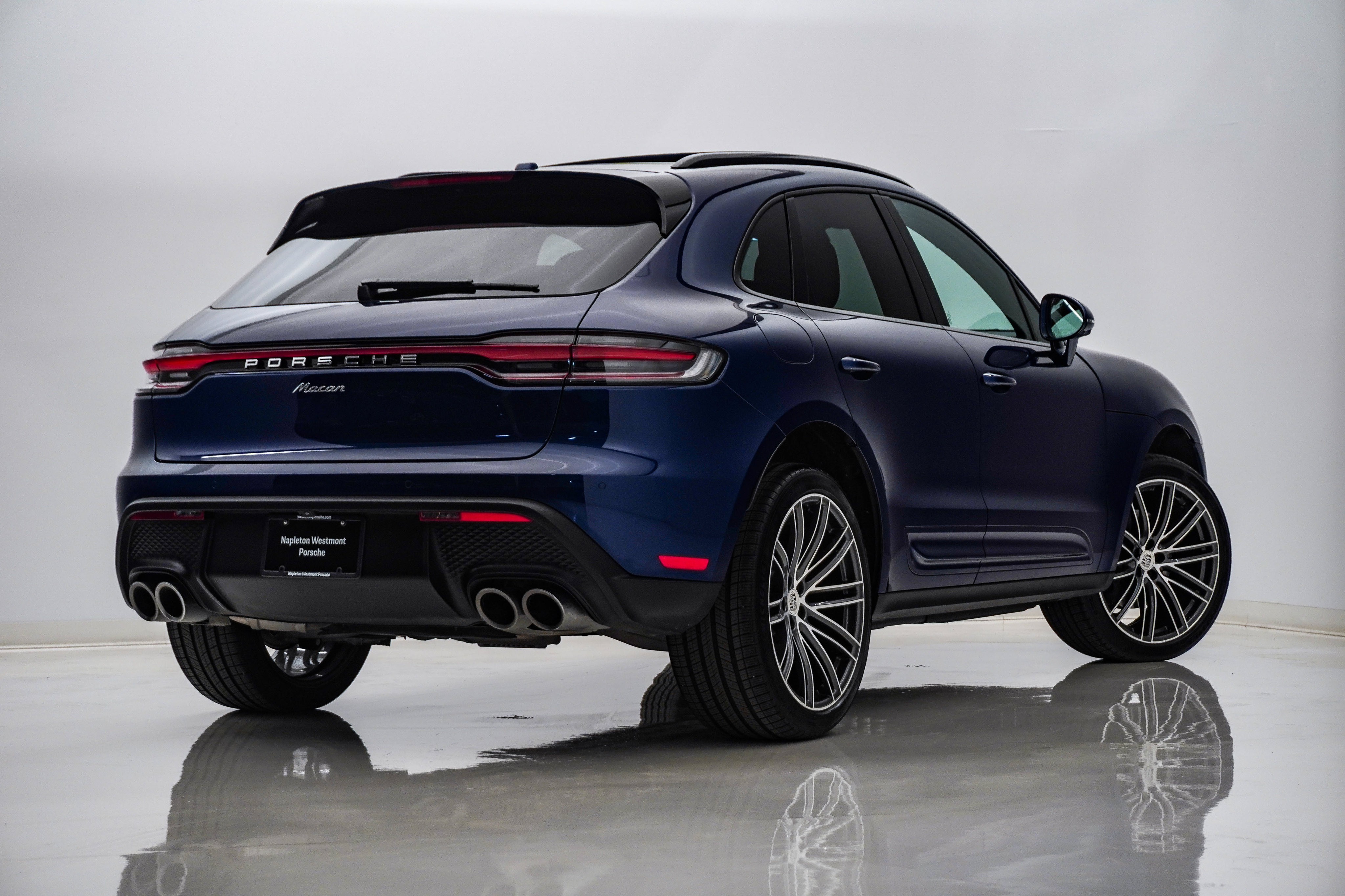 Certified 2026 Porsche Macan AWD/4WD image 11