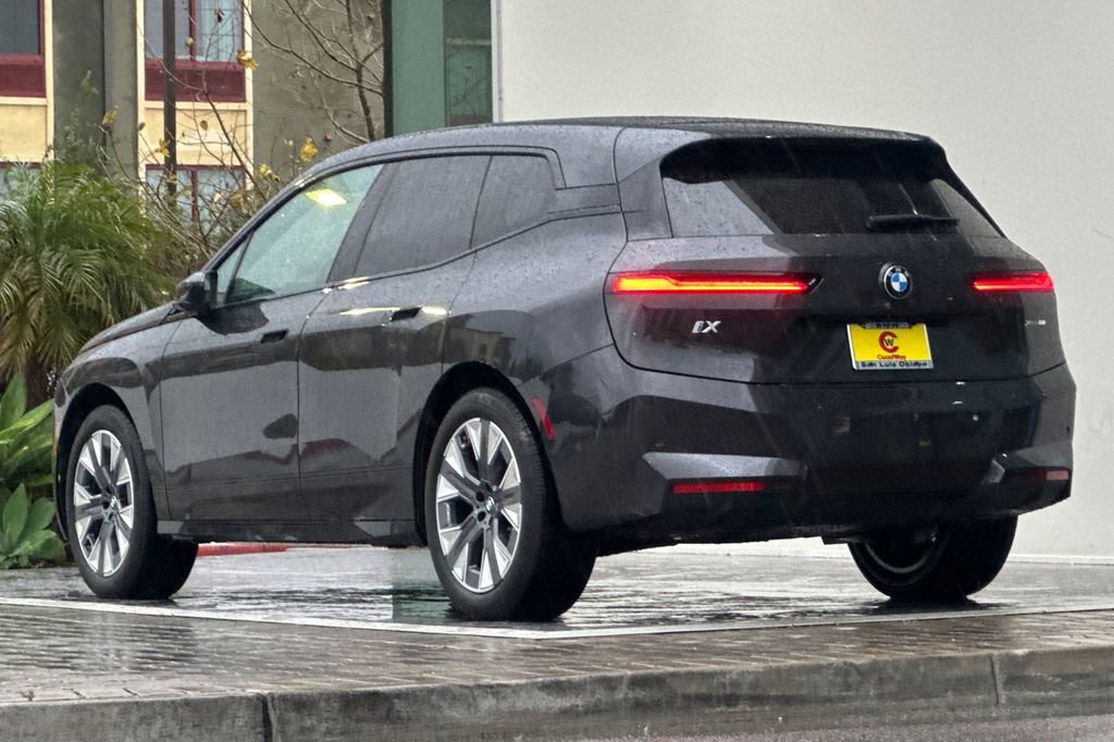 New 2026 BMW iX xDrive60 w/ Premium Package image 5