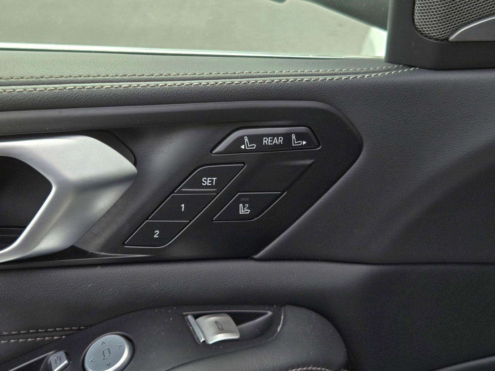 Used 2025 BMW X7 xDrive40i image 11