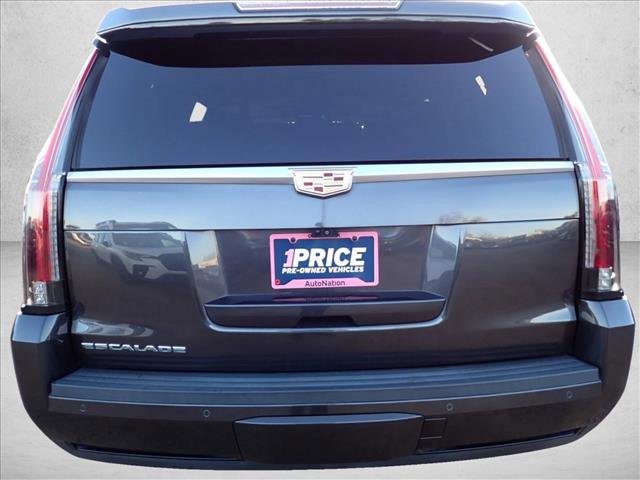 Used 2018 Cadillac Escalade Premium Luxury image 3