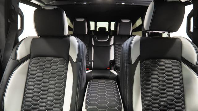 Used 2025 Jeep Gladiator Sport image 30