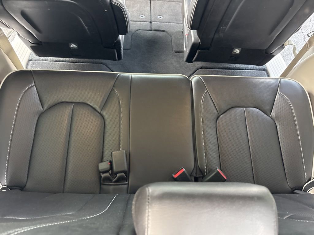 Used 2024 Chrysler Pacifica Limited FWD image 25