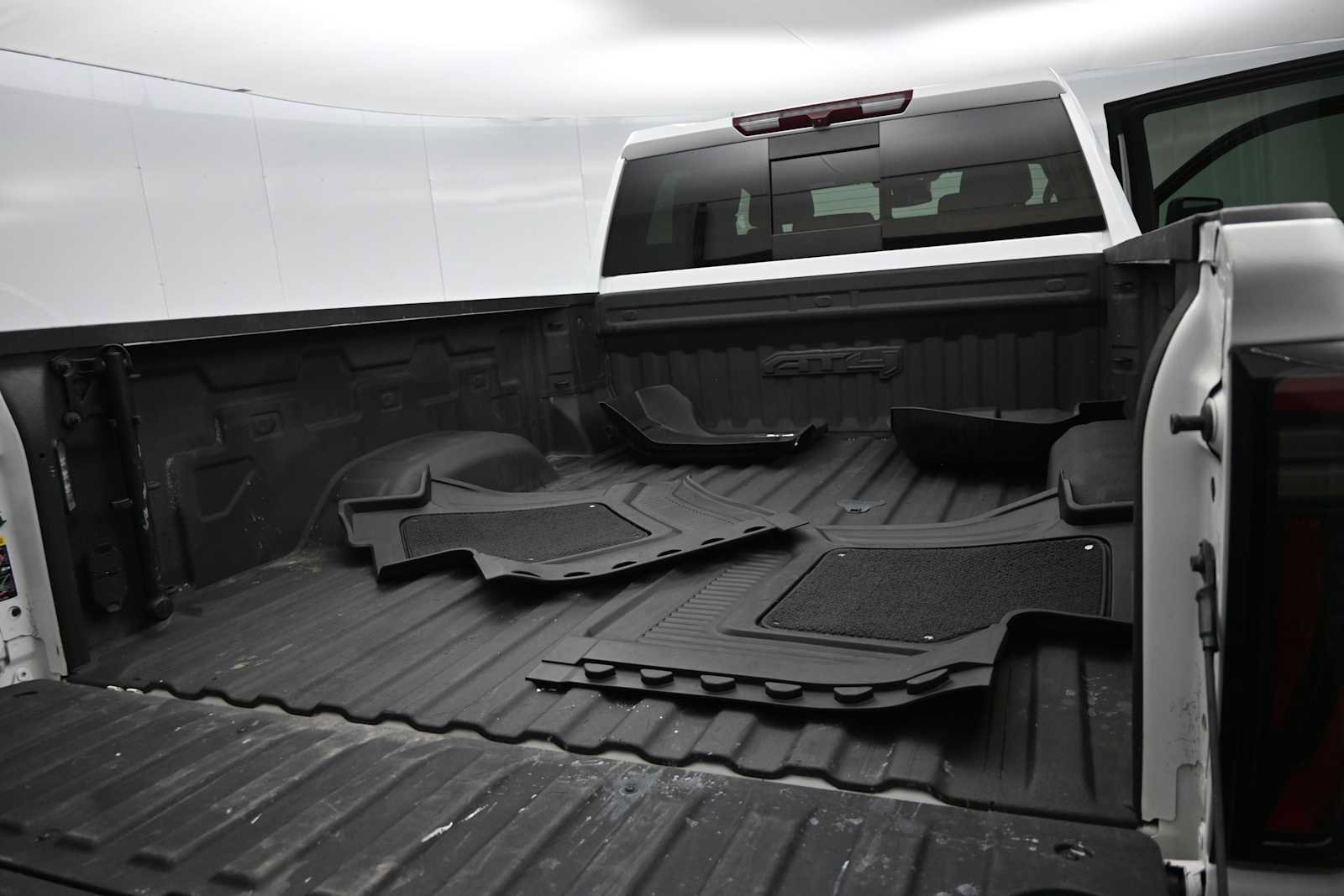 Used 2024 GMC Sierra 2500 AT4 w/ AT4 Preferred Package AWD/4WD image 15