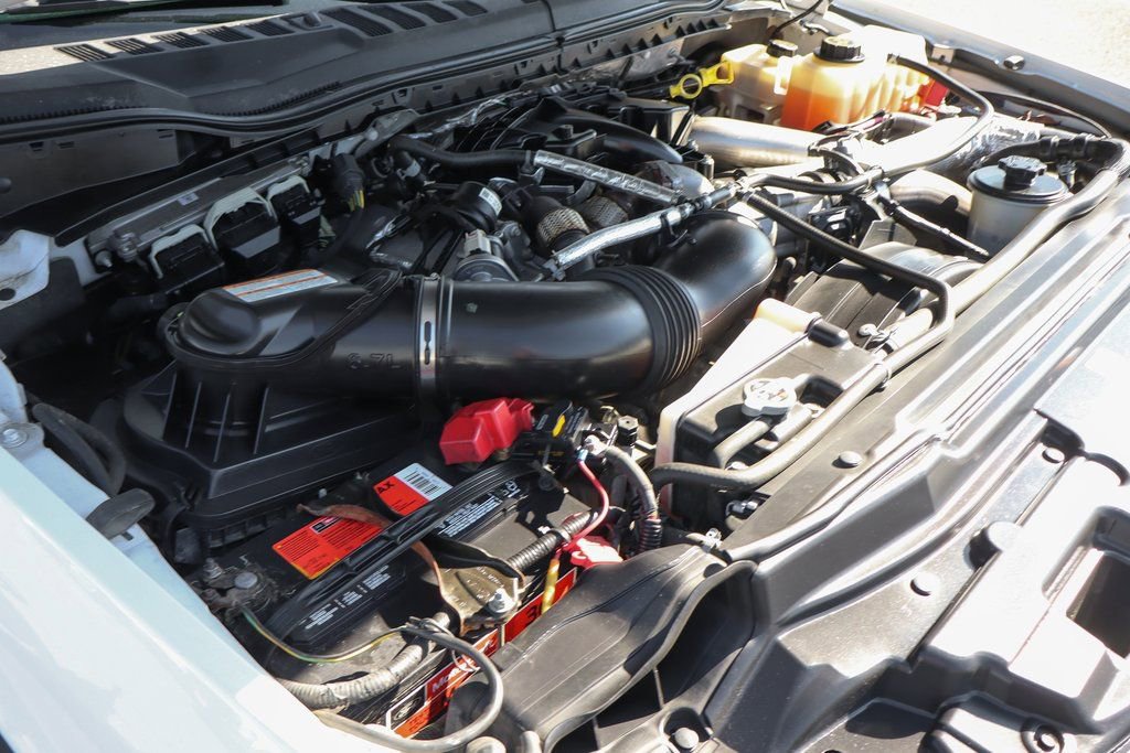 Used 2017 Ford F550 4x4 Crew Cab Super Duty image 13