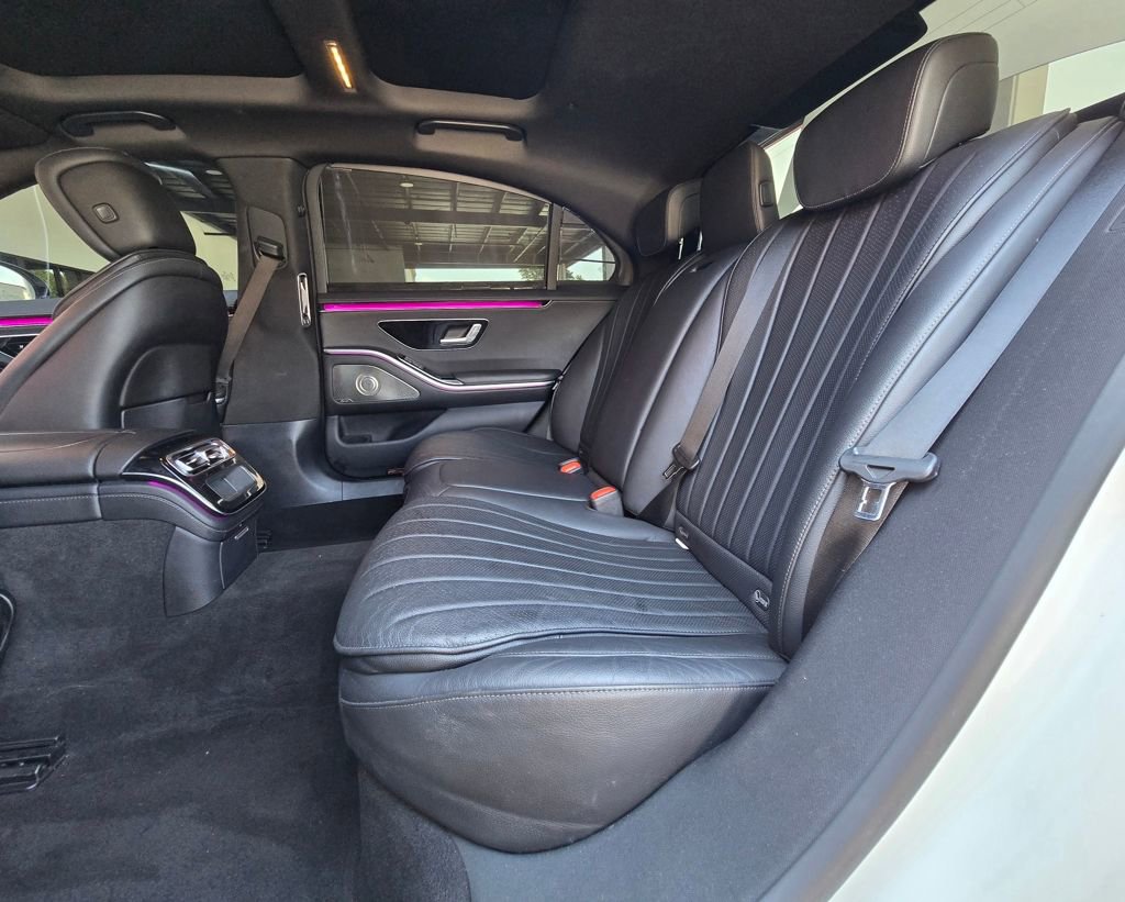 Used 2022 Mercedes-Benz S 500 4MATIC w/ AMG Line Package image 17