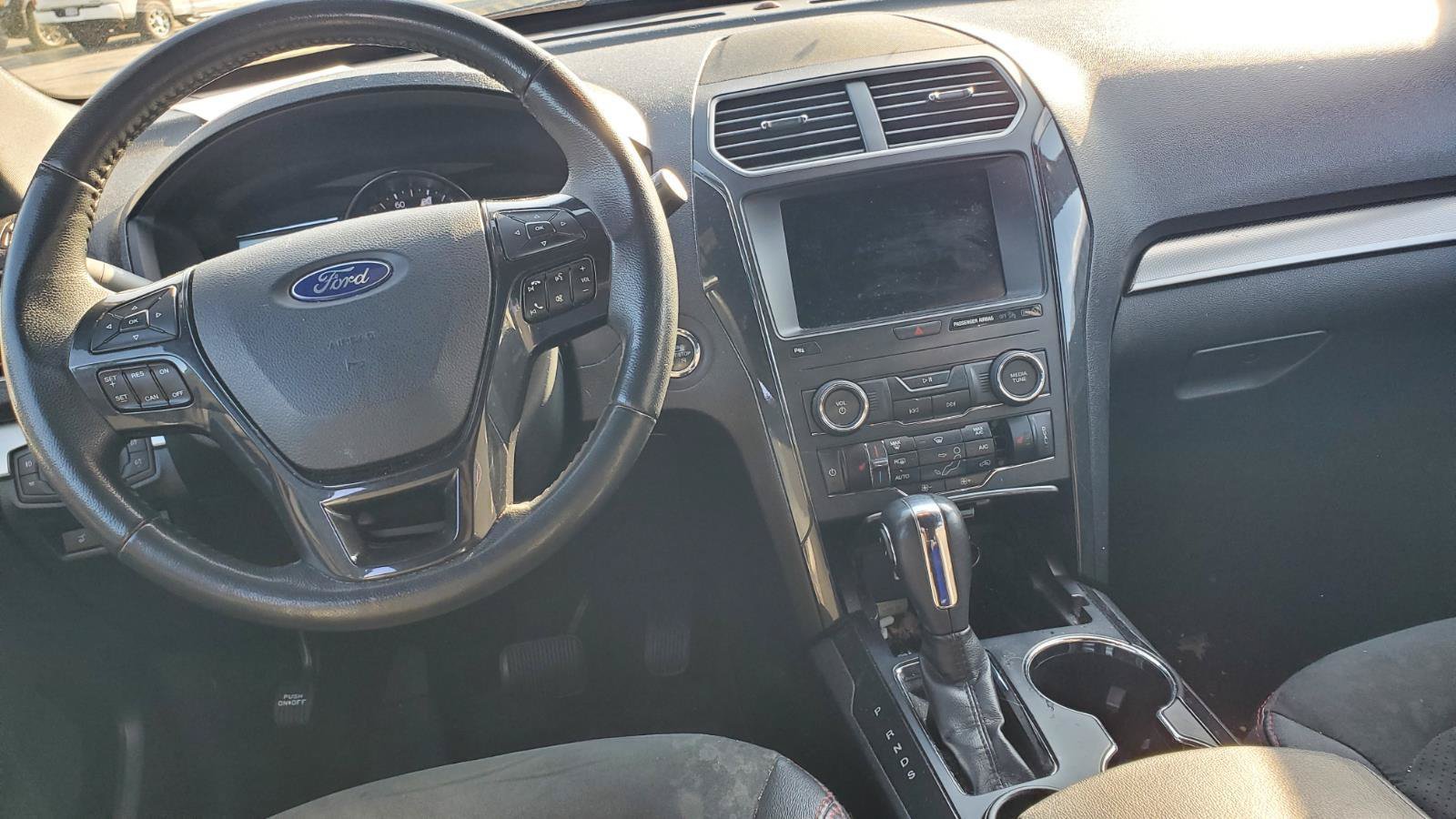 Used 2019 Ford Explorer XLT w/ Equipment Group 202A FWD image 5