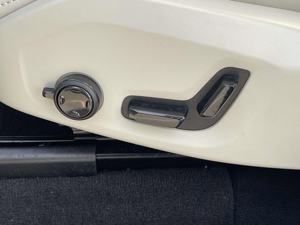 Used 2026 Volvo XC90 B6 Ultra w/ Lounge Package image 28