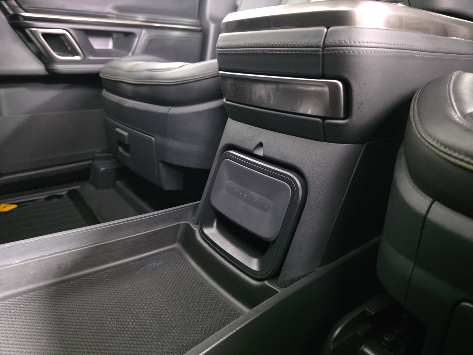 Used 2022 Rivian R1T Launch Edition AWD/4WD image 31