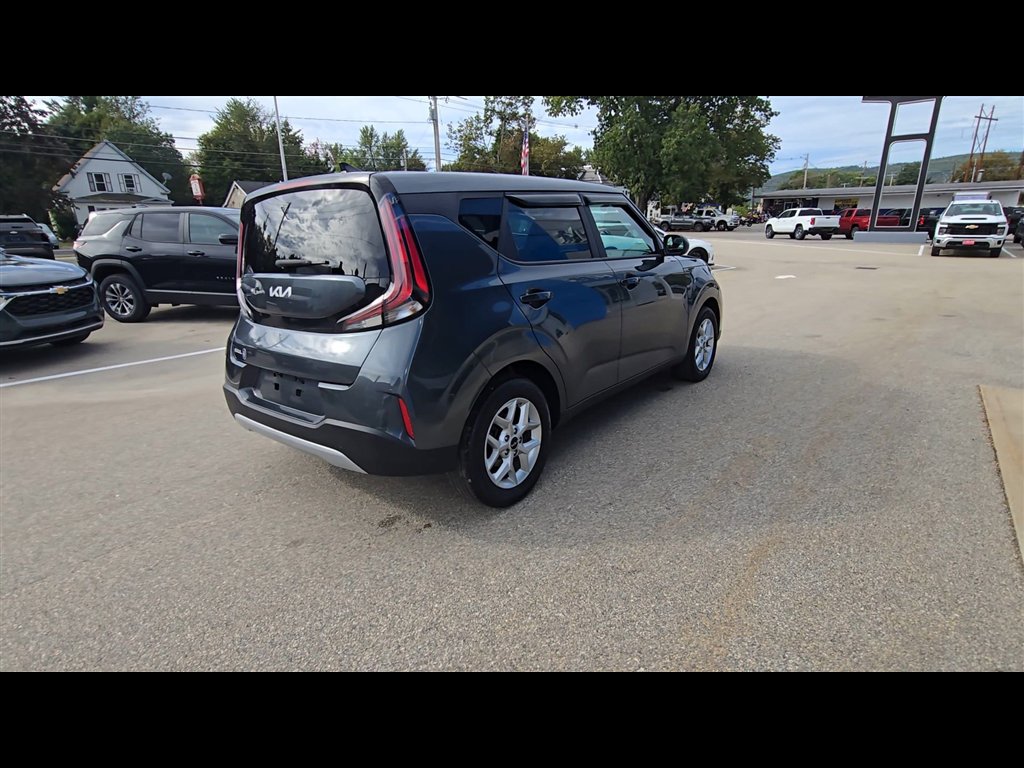 Used 2023 Kia Soul LX w/ LX Technology Package image 8