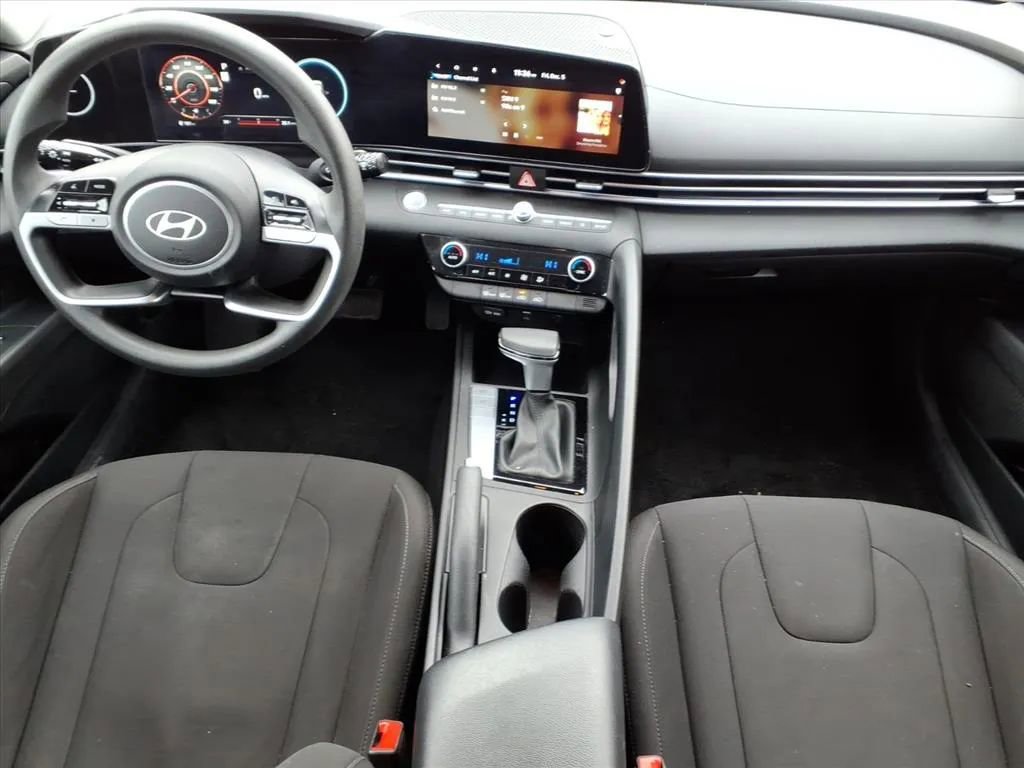 Used 2024 Hyundai Elantra SEL image 18