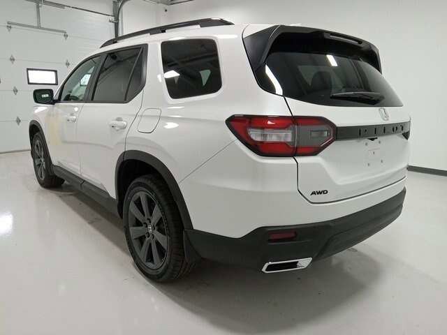 Used 2023 Honda Pilot Sport image 5