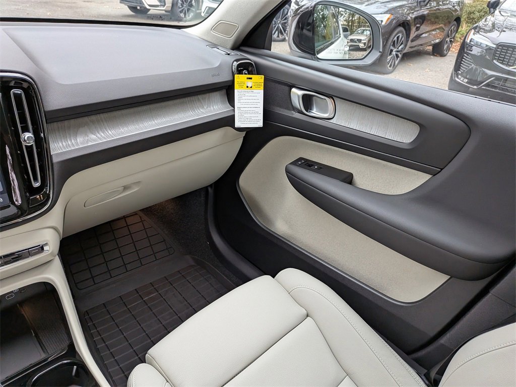 New 2026 Volvo XC40 B5 Plus w/ Protection Package Premier image 17