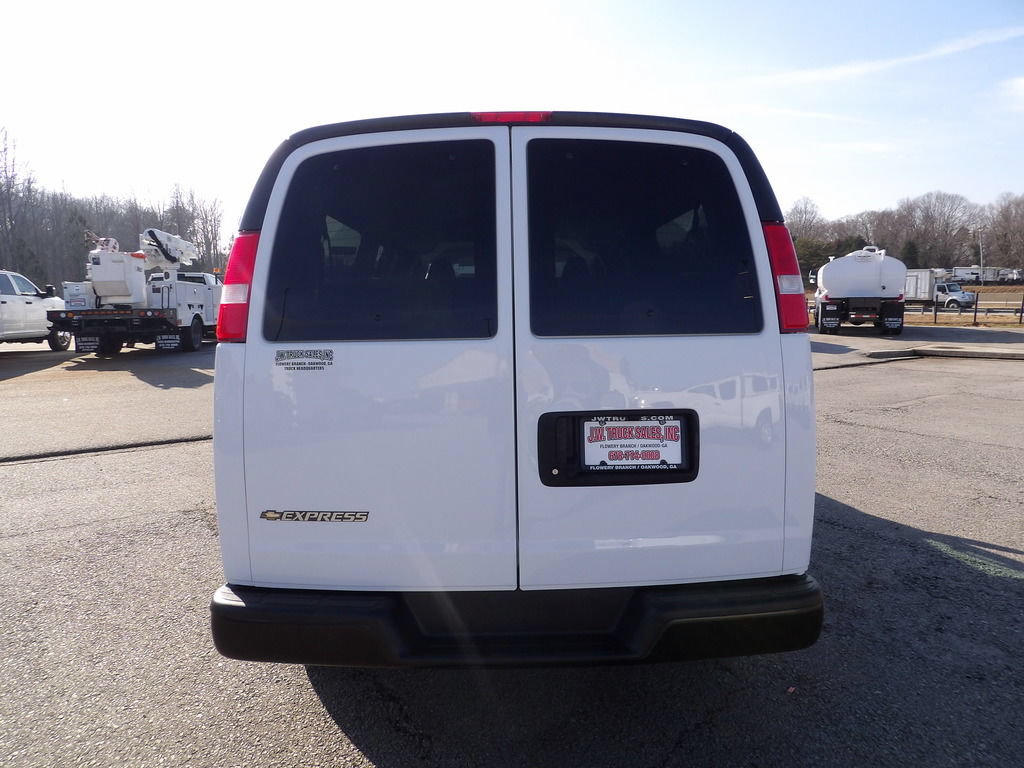 Used 2024 Chevrolet Express 3500 LS RWD image 6