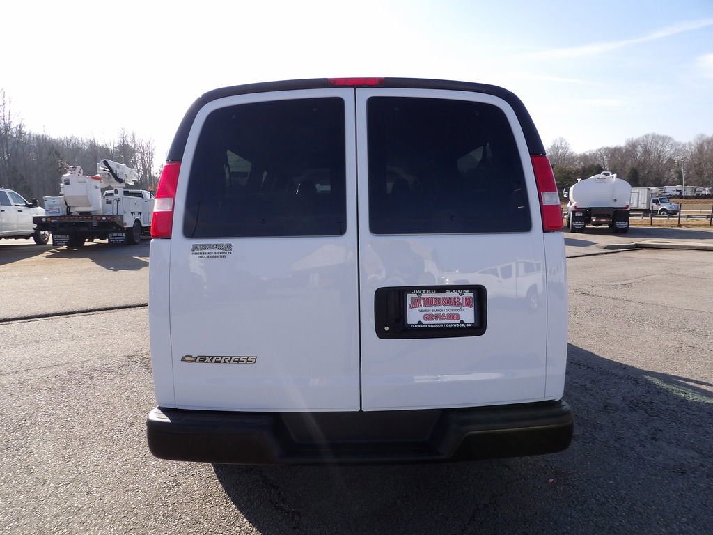 Used 2024 Chevrolet Express 3500 LS image 6