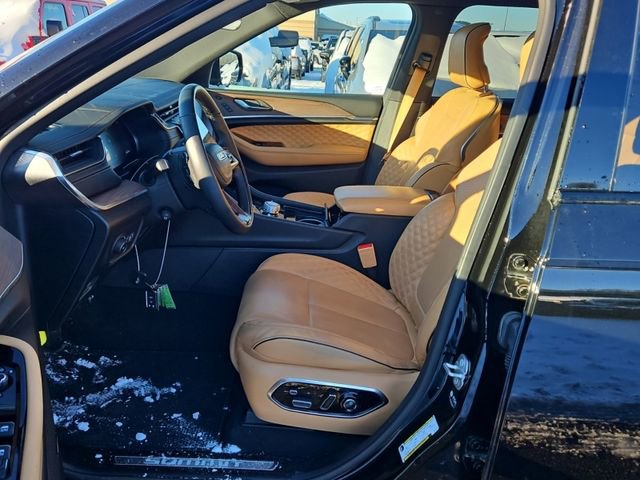 Used 2024 Jeep Grand Cherokee L Summit w/ High Altitude Package image 2