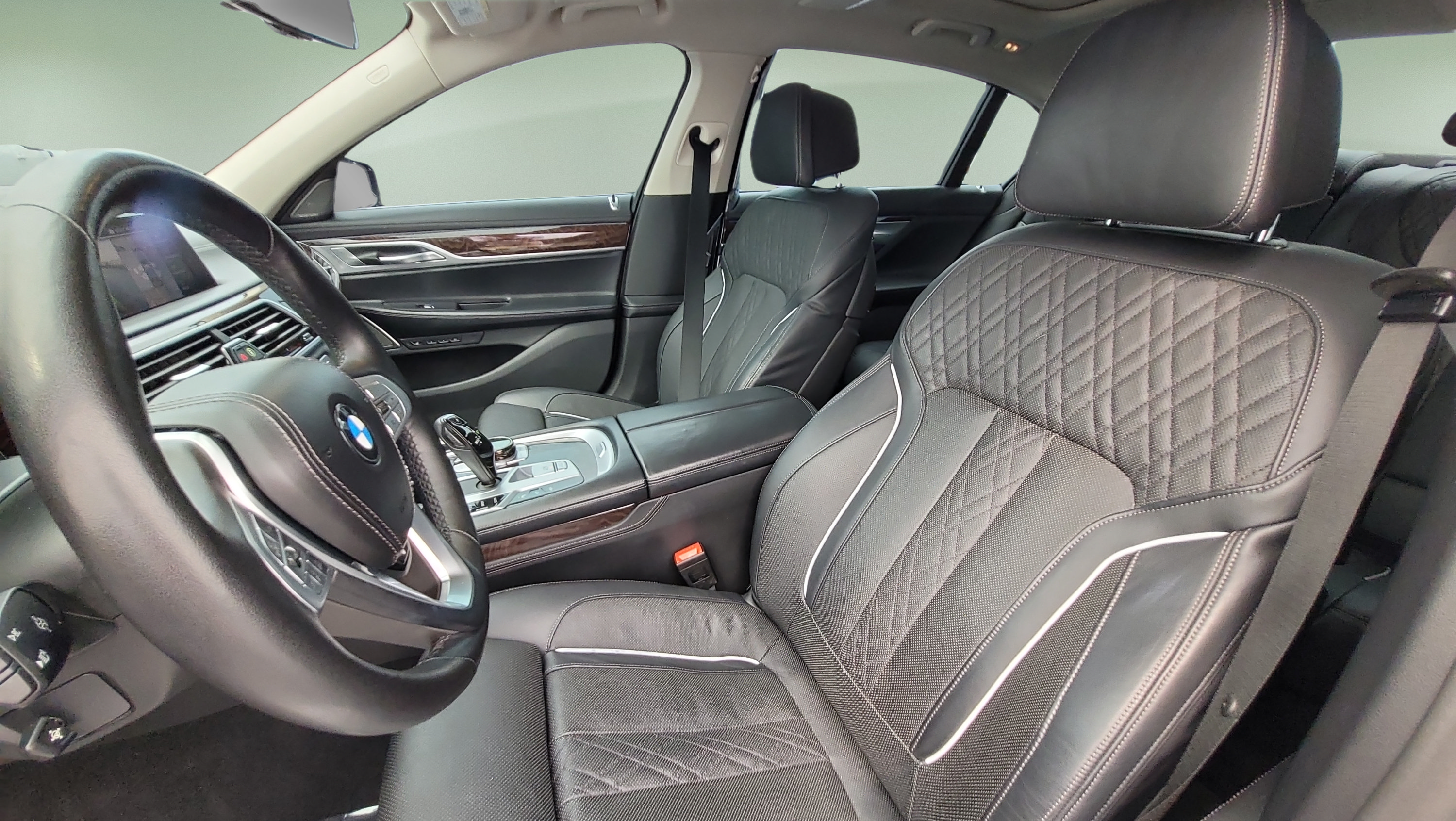 Used 2022 BMW 750i xDrive w/ Executive Package AWD/4WD image 30