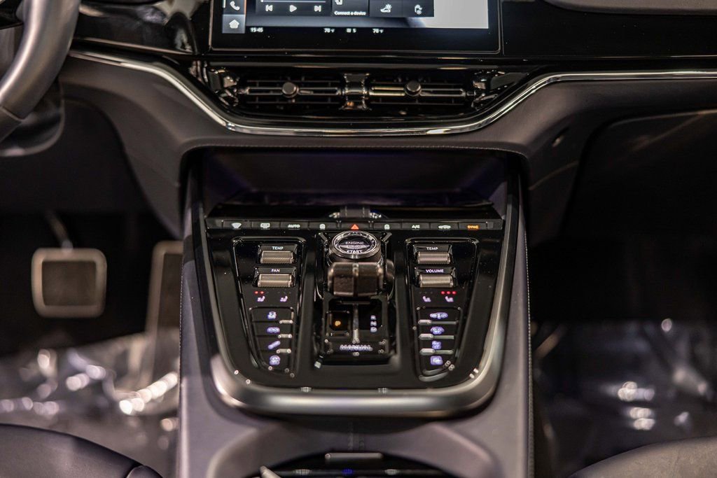 Used 2025 Aston Martin DBX 707 image 41