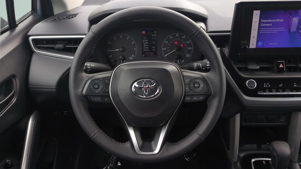 Used 2024 Toyota Corolla Cross LE FWD image 12