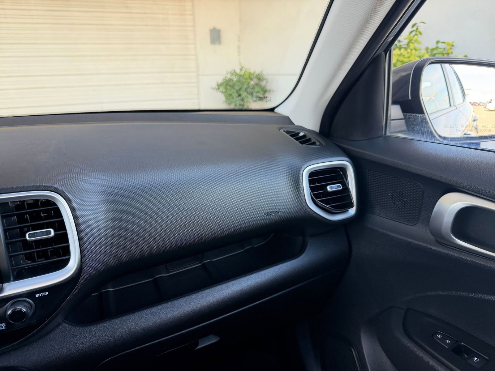 Used 2025 Hyundai Venue SEL image 37