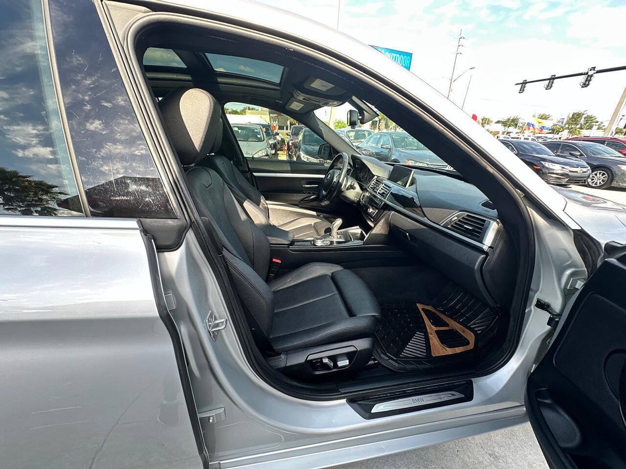 Used 2017 BMW 330i Gran Turismo xDrive AWD/4WD image 6