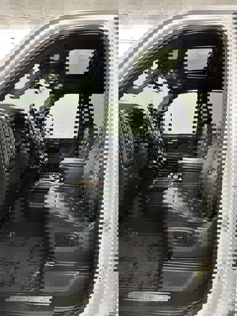 Used 2023 Chevrolet Silverado 3500 High Country image 14