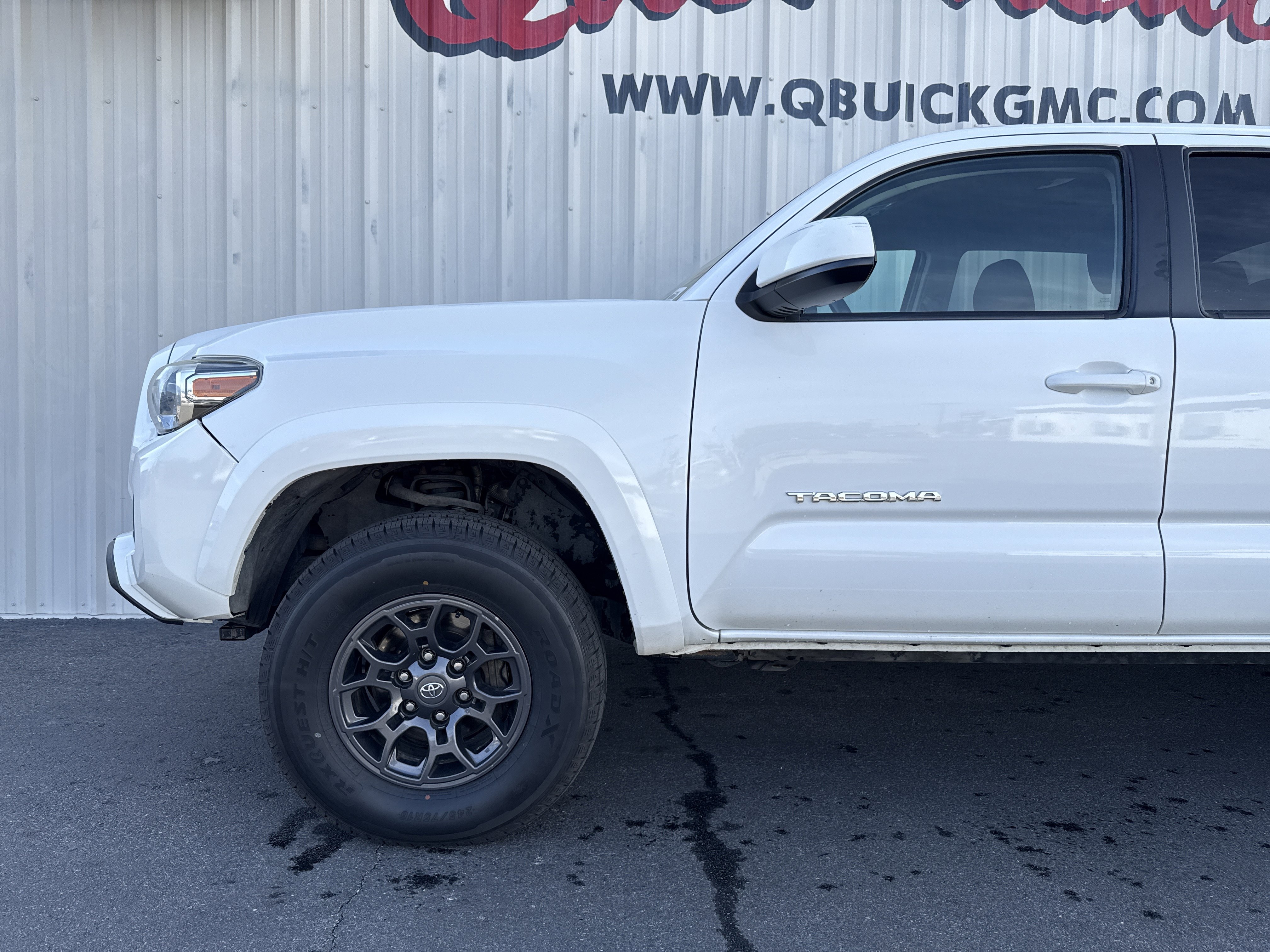 Used 2017 Toyota Tacoma SR5 w/ Tow Package image 4