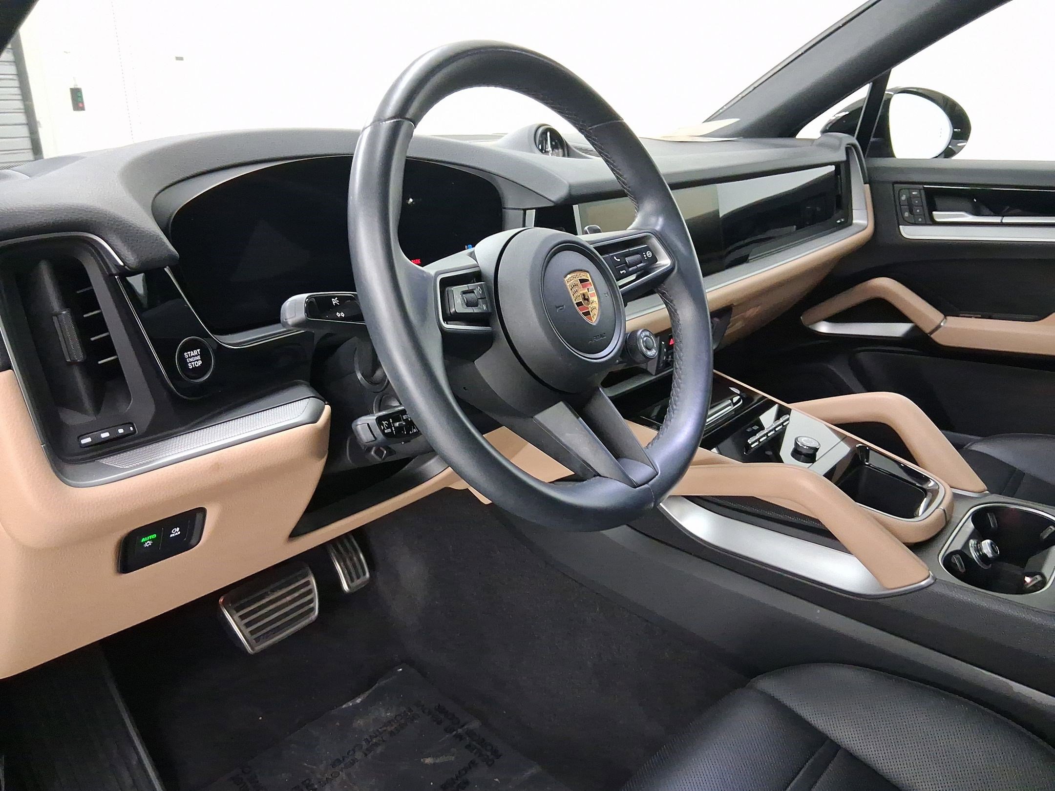 Certified 2024 Porsche Cayenne Coupe image 4