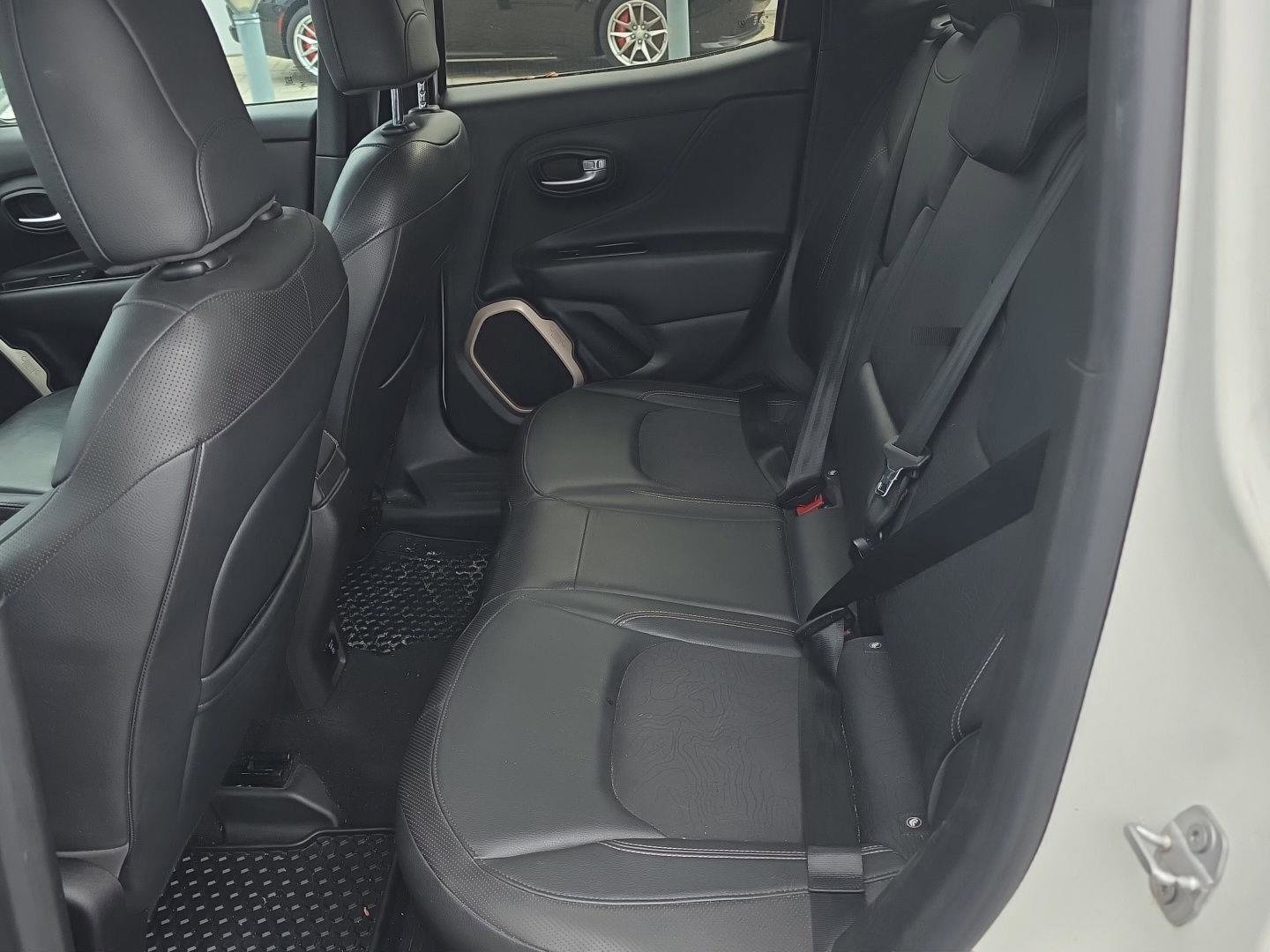 Used 2017 Jeep Renegade Trailhawk AWD/4WD image 17