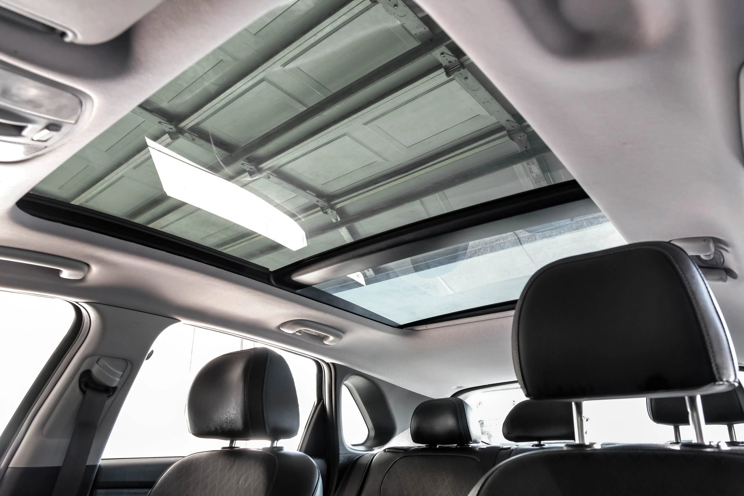 Used 2018 Hyundai Elantra GT w/ Tech Package 03 image 3