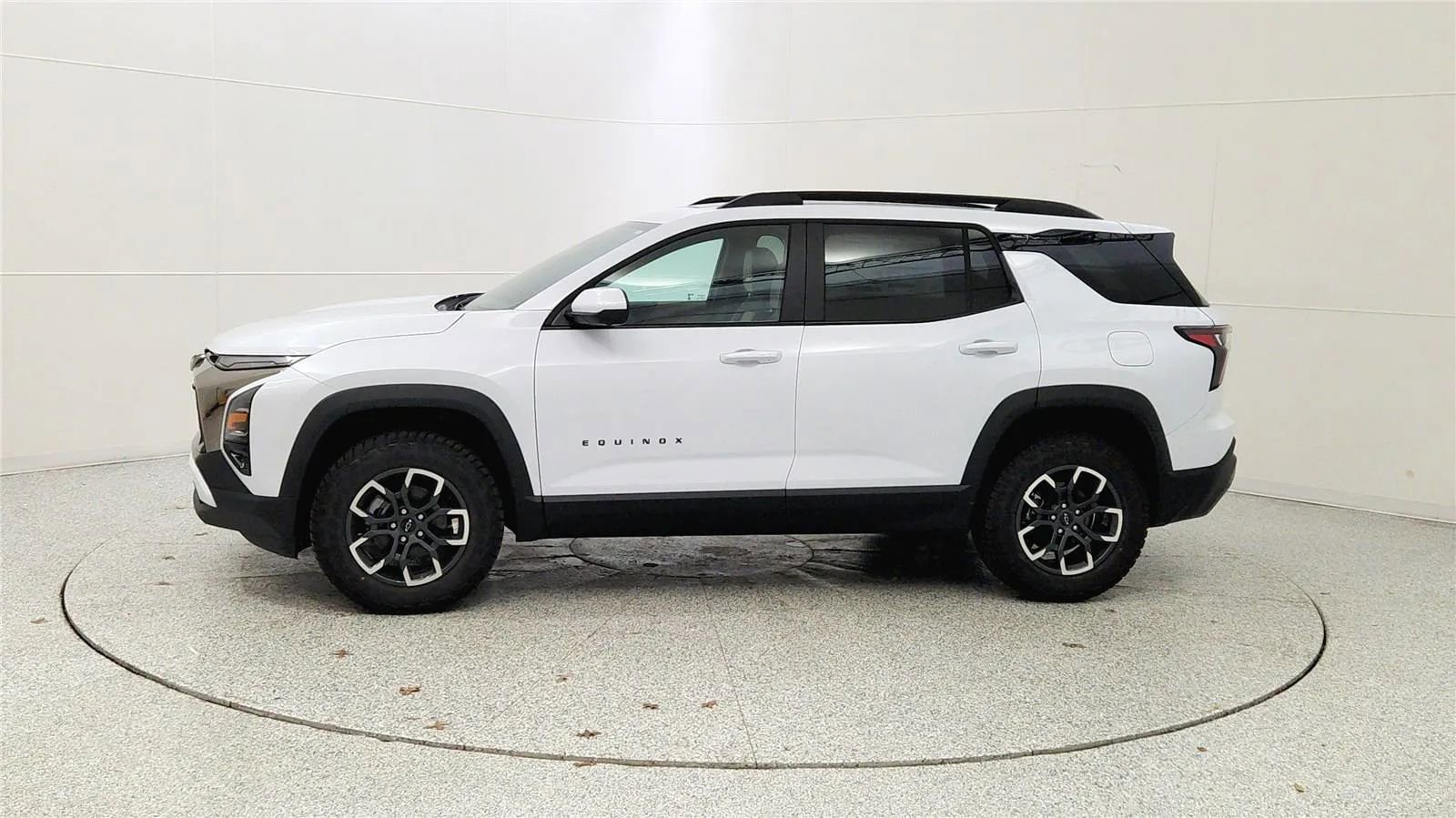 New 2026 Chevrolet Equinox ACTIV w/ Convenience Package III FWD image 4