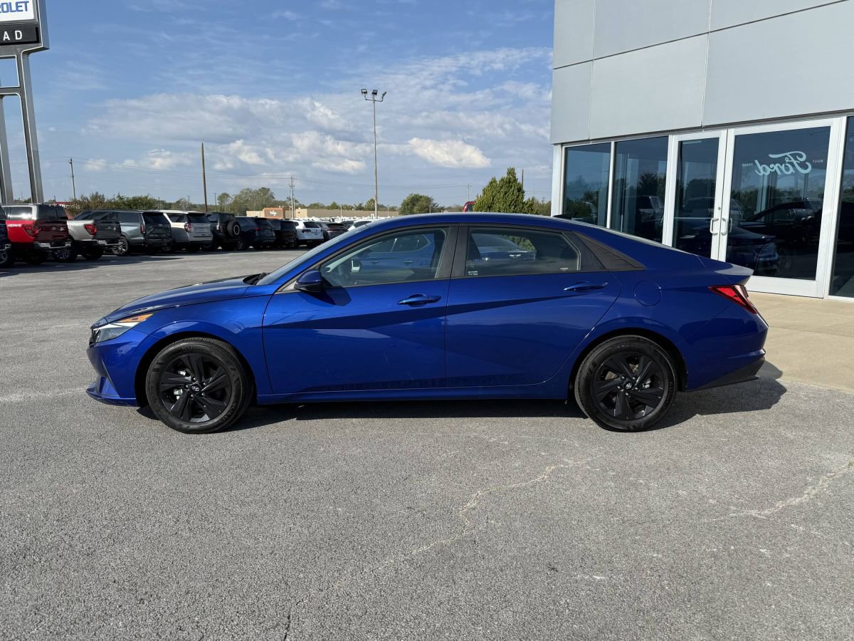 Used 2022 Hyundai Elantra SEL image 2