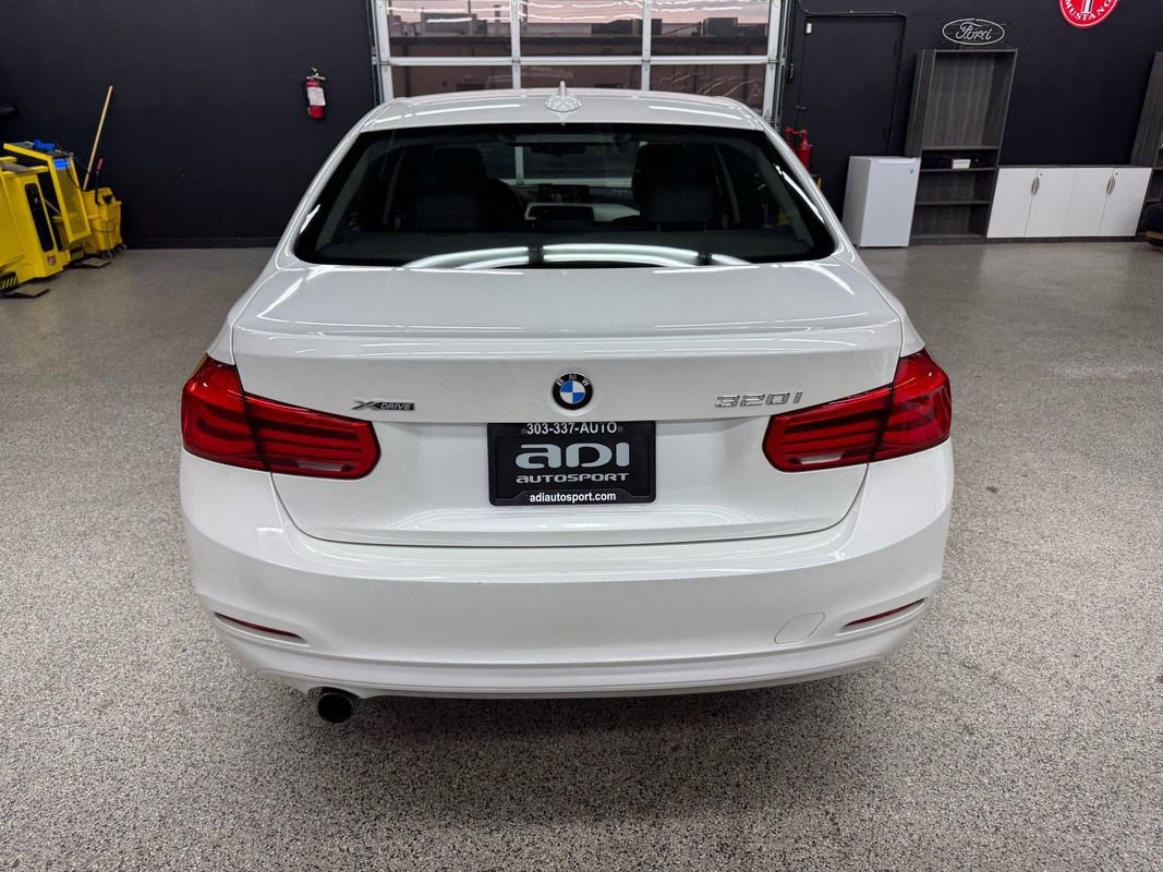 Used 2018 BMW 320i xDrive Sedan w/ Convenience Package image 4