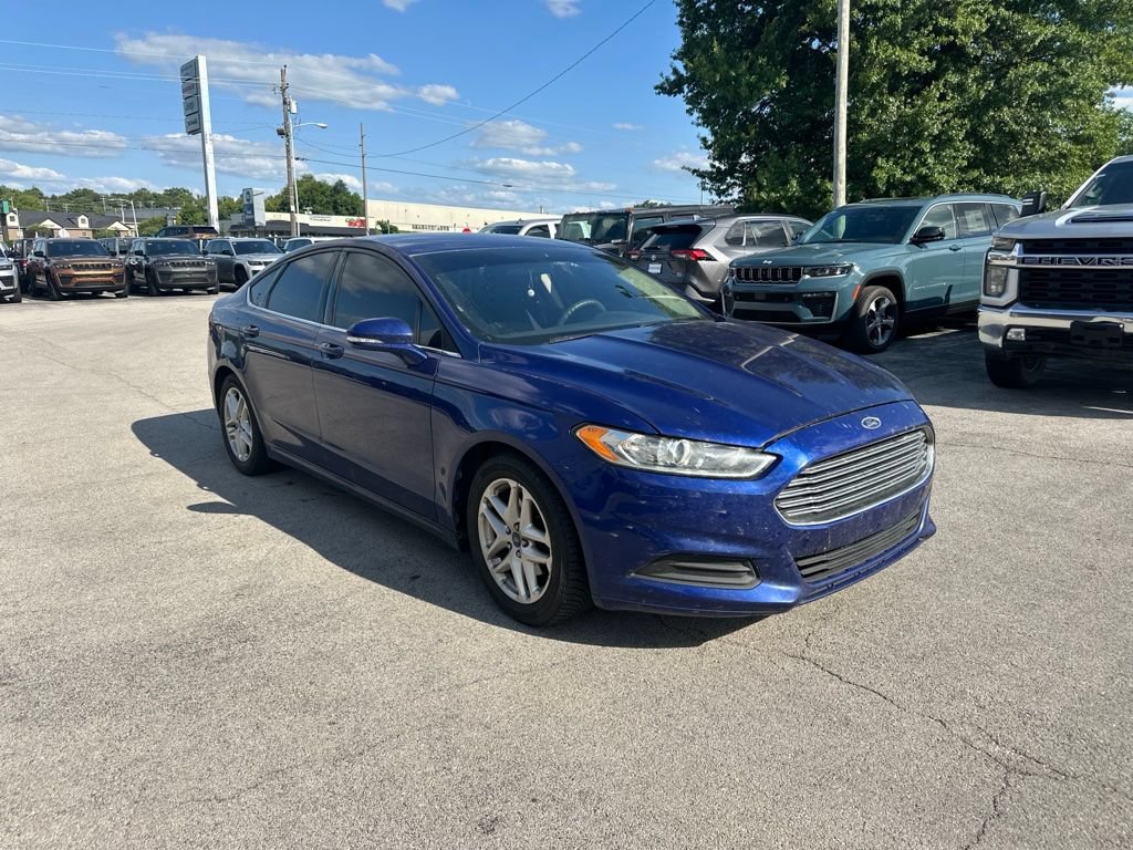 Used 2015 Ford Fusion SE FWD image 2
