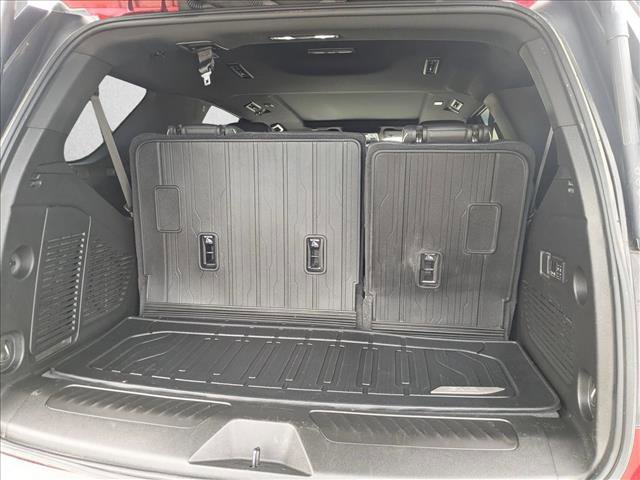 Used 2023 GMC Yukon SLT w/ SLT Premium Package image 6