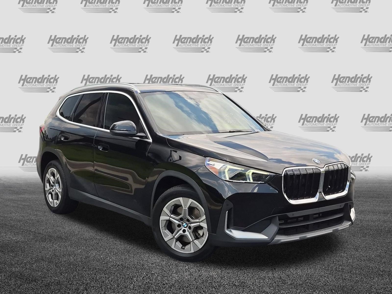 Used 2023 BMW X1 xDrive28i w/ Convenience Package AWD/4WD image 2