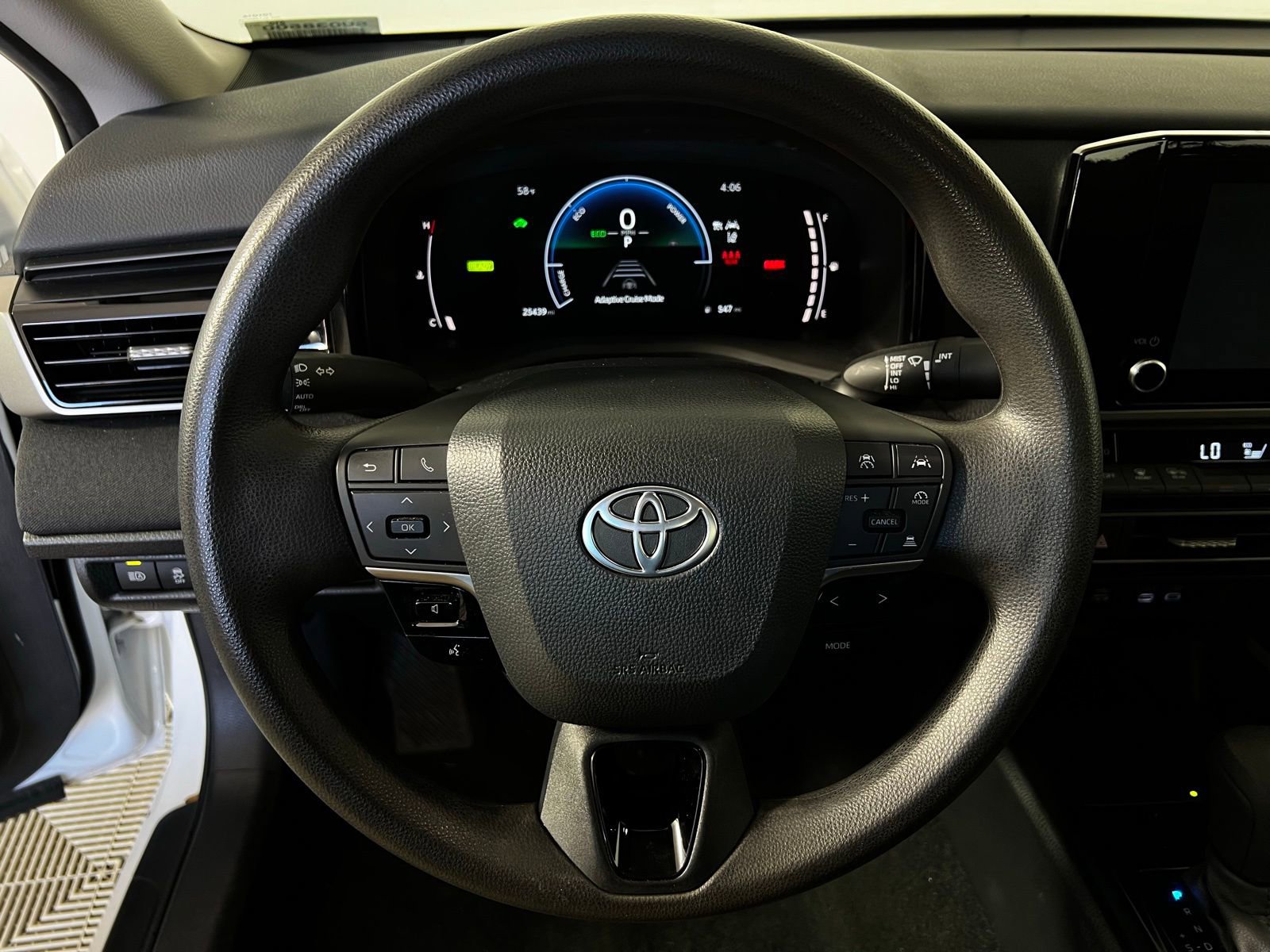 Used 2025 Toyota Camry LE image 9