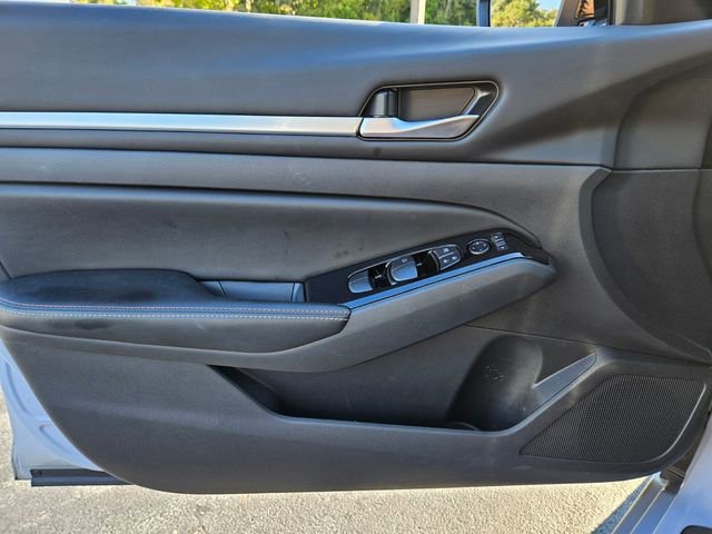 Used 2024 Nissan Altima 2.0 SR FWD image 32