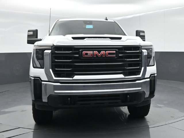 Used 2024 GMC Sierra 2500 Pro w/ Convenience Package AWD/4WD image 3