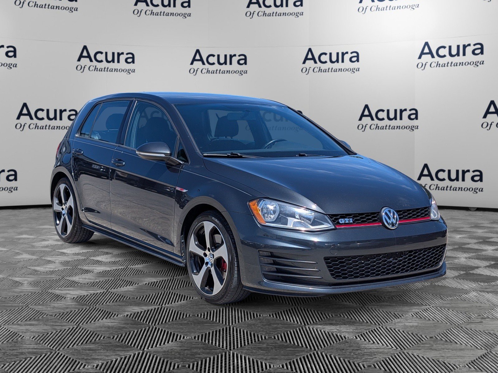 Used 2017 Volkswagen Golf 4-Door FWD image 1
