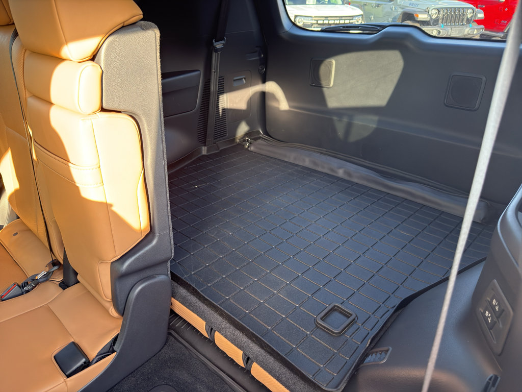 Used 2024 Lexus LX 600 4WD w/ Luxury Package image 12