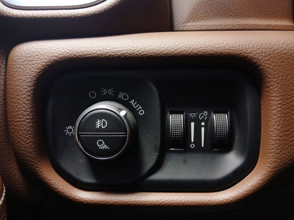 Used 2022 RAM 2500 Laramie w/ Body Color Bumper Group image 18