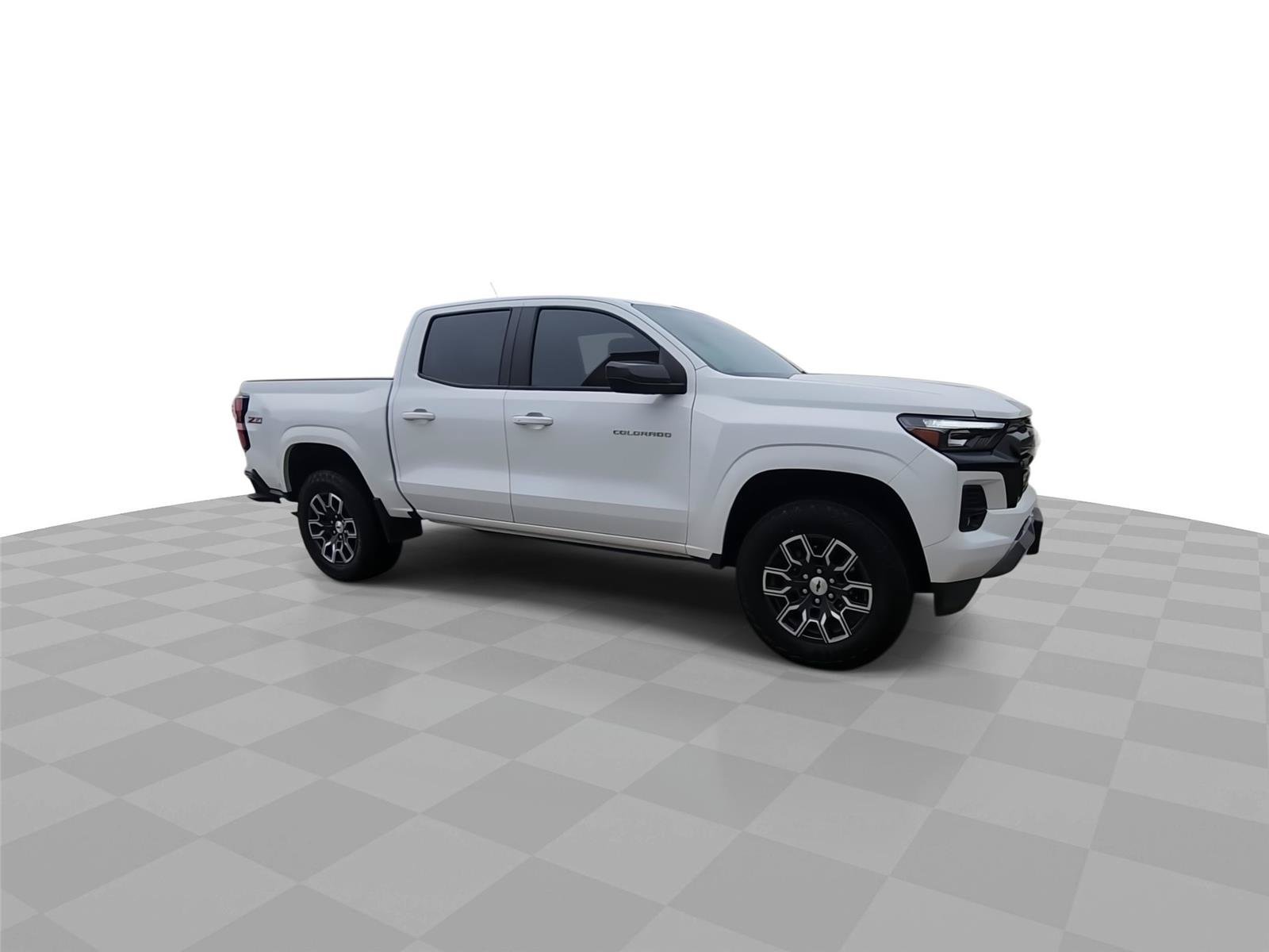 Used 2025 Chevrolet Colorado Z71 AWD/4WD image 2