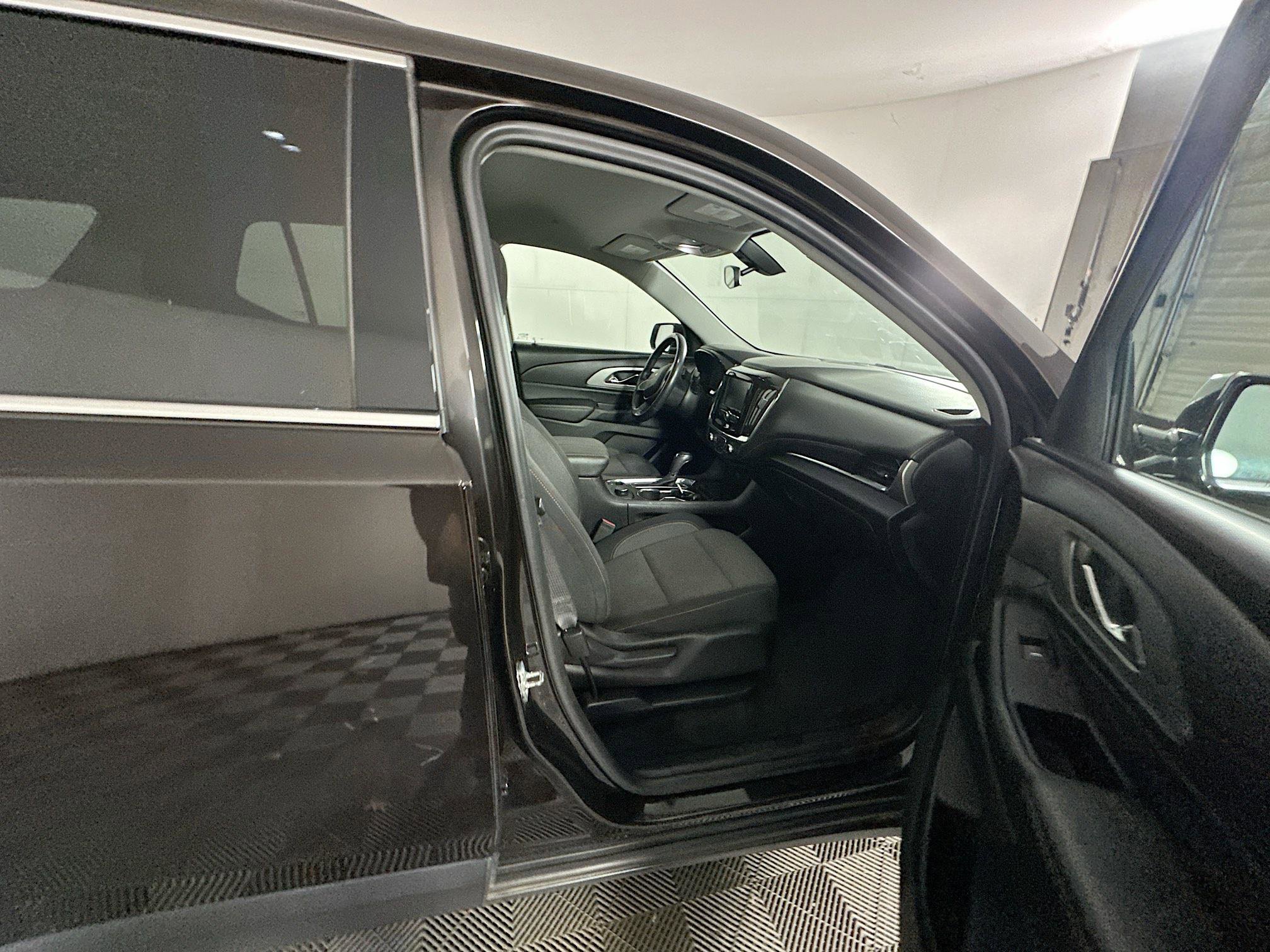 Used 2019 Chevrolet Traverse LT w/ LPO, Floor Liner Package image 31