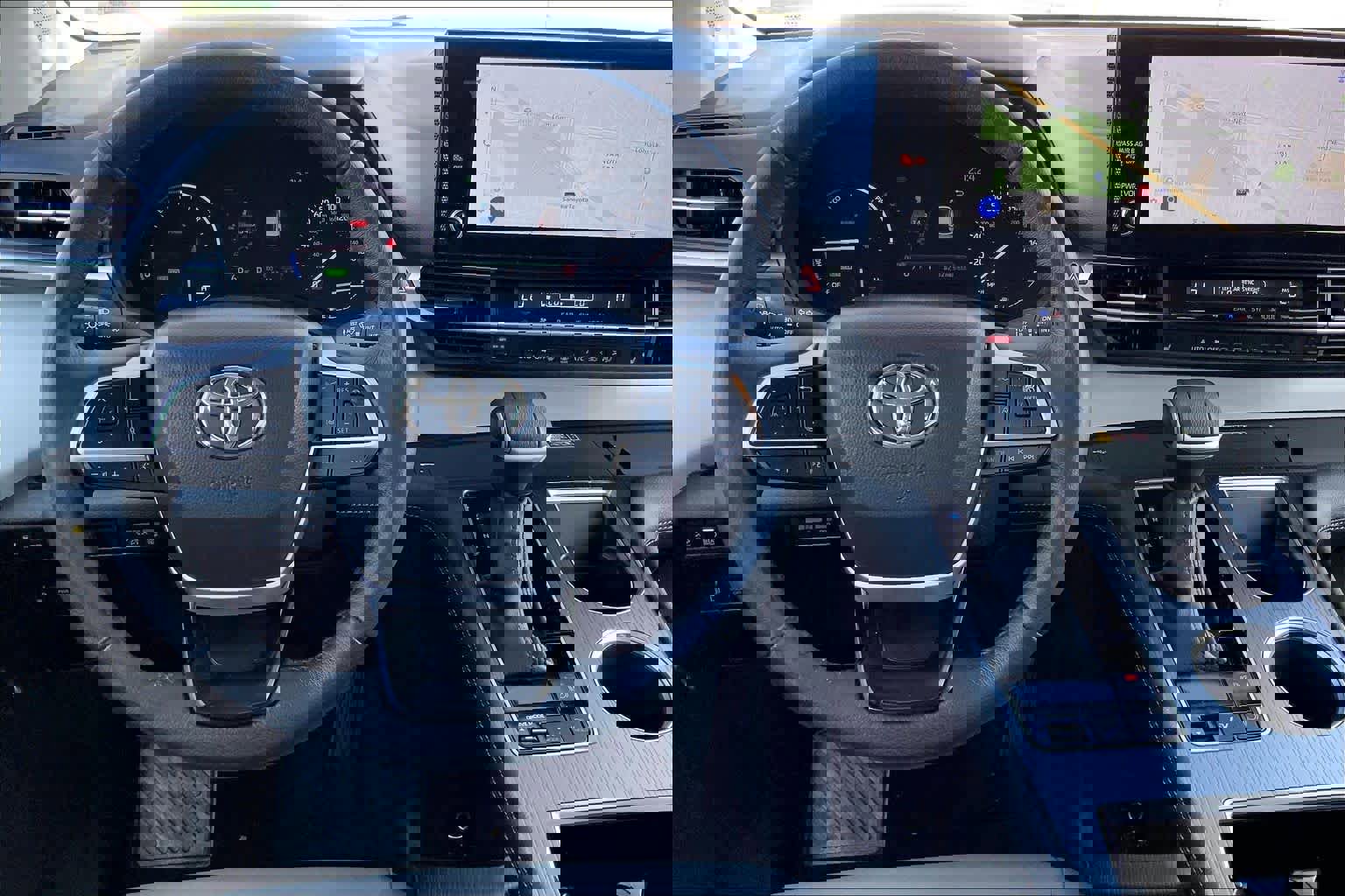 Used 2025 Toyota Sienna XLE w/ XLE Plus Package image 6