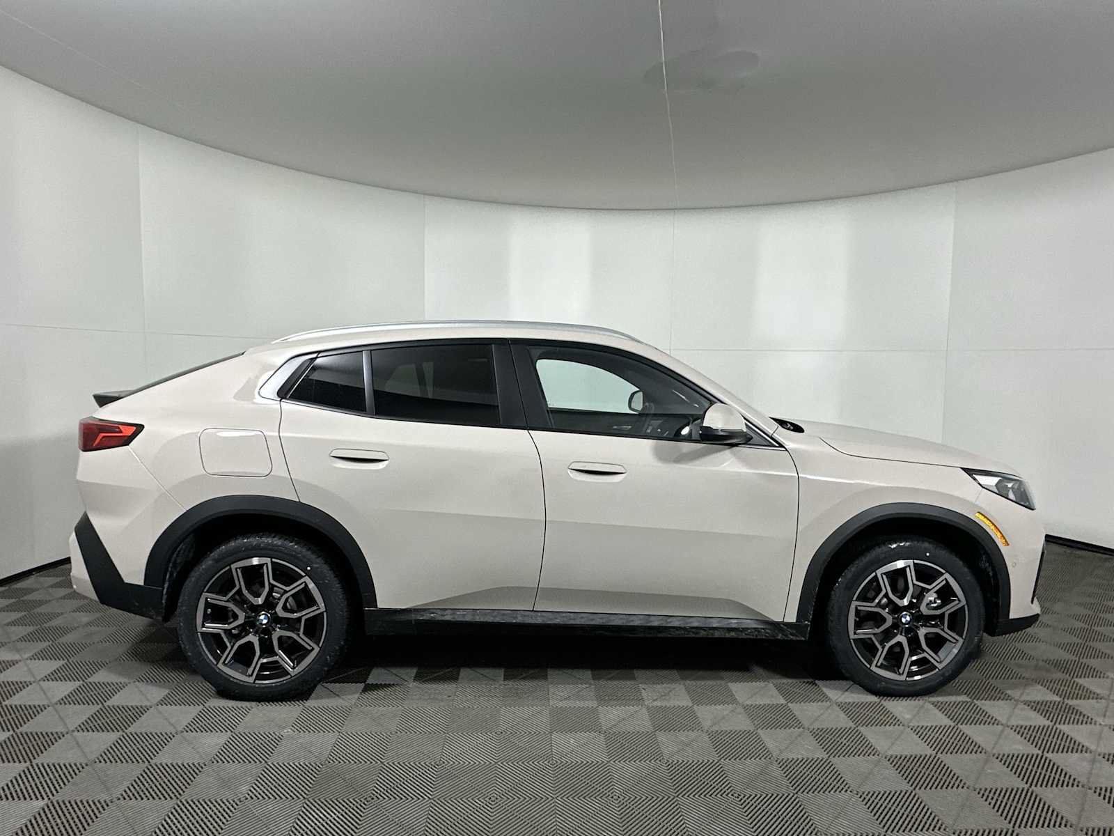 New 2026 BMW X2 xDrive28i w/ Convenience Package AWD/4WD image 8