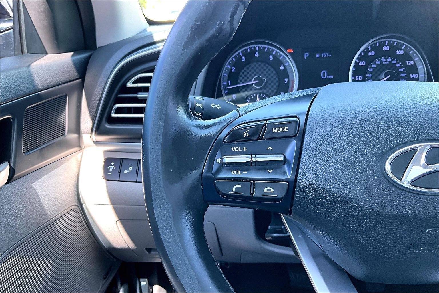 Used 2020 Hyundai Elantra Limited FWD image 19