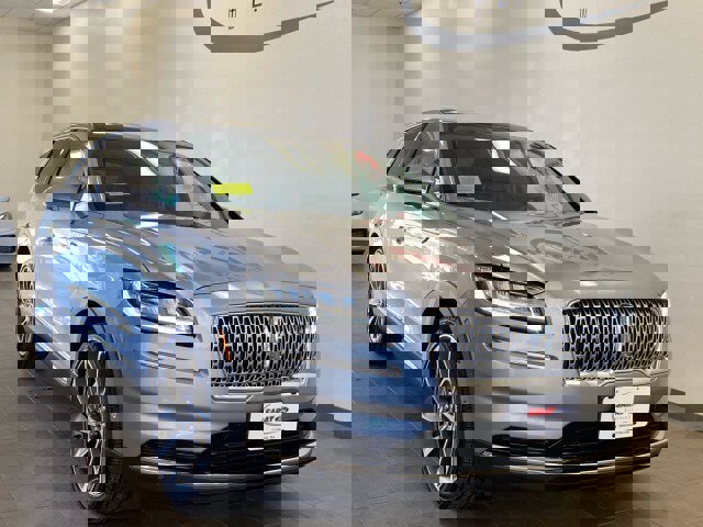 Used 2021 Lincoln Nautilus Reserve w/ Equipment Group 201A image 2