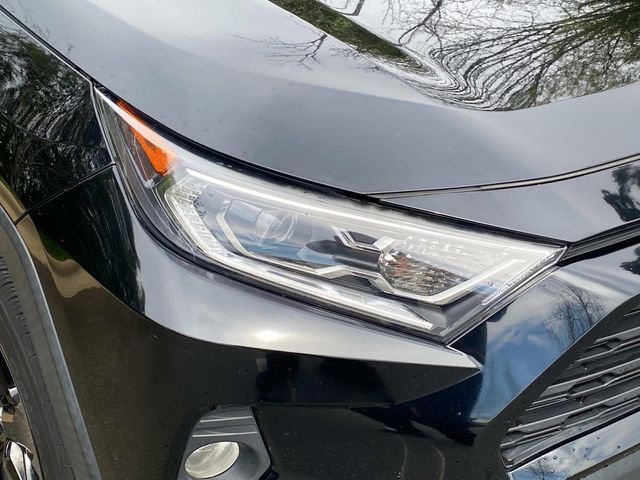 Used 2020 Toyota RAV4 XLE w/ XLE Grade Weather Package image 4